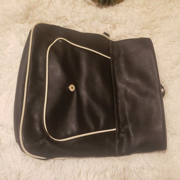 Clutch - Picture 3 of 3